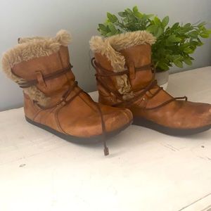 Earth Shoe’s winter/fall leather boots